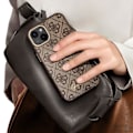 Miniatyrbild 3 av 5: Coque MagSafe för iPhone 13 Elegant Metallplatta Guess Brun kastanj