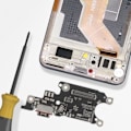 Pikkukuva 4 / 4: Latausliitin - AVIZAR - Xiaomi 13 Lite 5G - USB-C-portti - Musta Svart