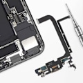 Pikkukuva 4 / 4: Lightning-latausliitin - RELIFE - iPhone 13 Pro Max - Integroitu mikrofoni - Kullanvärinen - Langallinen Gul