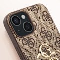 Miniatyrbillede 4 af 5: iPhone 15 Plus Case Præcise Udsparinger og Forhøjede Kanter Guess Brun kastanj