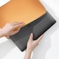 Miniatyrbillede 3 af 5: Hard Slim Case for MacBook Pro 13 2020 and 2022 Polka Dot Textured Incase Black Svart