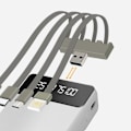 Pikkukuva 3 / 5: Vara-akku - LINQ - 15000 mAh - Irrotettava 4 in 1 -kaapeli - USB-lähtö - Kompakti Vit
