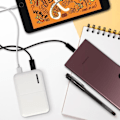 Miniatyrbillede 4 af 5: Backup-batteri 5000mAh Dual Output Ultra kompakt USB-opladning Akashi hvid