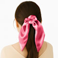 Pikkukuva 3 / 3: Chouchou Foulard Court pour Cheveux en Satin Papillon Élégant Fuchsia Fuchsia Rosa