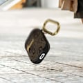 Pikkukuva 4 / 6: Kovakotelo AirPods Design Guess kohokuvioidulla ruskealla logolla kastanj