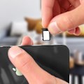 Pikkukuva 3 / 4: SIM-korttikelkka - Apple iPhone 12 Mini - Nano-SIM-korvauspaikka - musta Svart