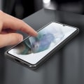 Pikkukuva 4 / 4: Samsung Galaxy S21 Plus pehmeä kotelo ja 9H Hardness karkaistu lasikalvo musta