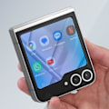 Pikkukuva 4 / 5: Näytönsuoja - AVIZAR - Samsung Galaxy Z Flip 6 - Karkaistu lasi - 9H Kovuus - Musta Svart