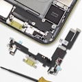 Pikkukuva 4 / 4: Lightning latausliitin Apple iPhone 14 Plus Relife Keltaiselle Gul