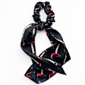Miniatyrbild 1 av 3: Chouchou Foulard Lång för Hår i Satin Med Barocktryck Sublimt Svart Svart / Röd Svart