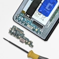 Pikkukuva 4 / 4: USB-C-latausliitin Samsung Galaxy Z Fold 5:lle mikrofonilla Samsung Black Svart