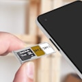 Pikkukuva 3 / 4: Vaihto-SIM-korttikelkka - Samsung Galaxy A21s - Prisman valkoinen - 2 nano-SIM-paikkaa - Micro-SD-paikka Vitt prisma