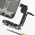 Pikkukuva 4 / 4: Latausliitin - AVIZAR - iPhone 15 Pro Max - USB C - Mikrofon - Luonnollinen titaani Grå