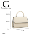 Pikkukuva 4 / 4: Elegancy Studded Gallantry -käsilaukku - Beige - Rakeinen ulkonäkö - Magneettinen sulkeminen Beige