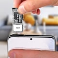 Pikkukuva 3 / 4: Samsung Galaxy S20 SIM-korttilokero 1x Nano SIM ja Micro SD Vaihto Musta Musta