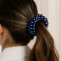 Pikkukuva 2 / 3: Kiharanauha, jossa on kiiltäviä helmiä, glamouri, sininen Blå