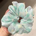 Pikkukuva 2 / 3: Chouchou Maxi für Haare aus sanftem Aquarellstoff in ästhetischem Grün Grön