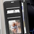 Miniatyrbillede 3 af 6: iPhone 16 Pro Max Wallet Case med Håndledsstrop Mayaxess Sort Svart