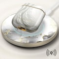 Pikkukuva 3 / 5: Kotelo AirPods 1:lle ja 2:lle Marmoroitu Elegant Luminous Pearl iDeal of Sweden Silver Grå