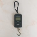 Pikkukuva 2 / 5: Musta kannettava 40 kg:n elektroninen matkatavaravaaka taustavalaistulla LCD-näytöllä