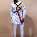Miniatyrbillede 1 af 5: Traditionelt Mænds Dashiki Skjorte og Hvid Bukser Sæt - 2 Dele Outfit