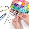 Miniatyrbillede 4 af 8: 8800 stk. alfabet bogstavperler i lyse farver 3mm DIY smykketilbehør med saks vedhæng elastisk tråd til håndværk 8 stk. legering vedhæng