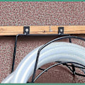 Miniatyrbillede 4 af 5: Have Slangeholder - Kraftig Metal Slangeophæng Vægmontering Vandslangeholder til Udendørs Have, Holdbare Slangekroge Ideelle til Slangeopbevaring (Sort)