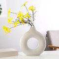 Miniatyrbillede 3 af 8: Nordisk Ringform Vase Moderne Dekorative Vaser Keramik Blomstervase Moderne Kunst Rund Form Vase Tørrede Blomster Håndlavede Vaser til boligdekoration