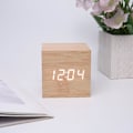 Miniatyrbild 1 av 3: Digital Väckarklocka, LED Morgonväckarklocka Digital Klocka med Datum, Temperaturvisning, 3 Alarm, 4 Ljusstyrkenivåer, Batteri- eller USB-driven Digit