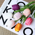 Miniatyrbillede 2 af 3: 6 stk. Kunstige Tulipaner Blomster Realistiske Smukke Blomsterarrangementer Simulation Tulipaner til Hjem Bryllup Mørk lilla