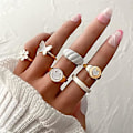 Miniatyrbild 5 av 5: Söta Ringar Estetiska Ringar för Flickor Kvinnor Y2K Preppy Smycken Stapelbara Fingerringar för Tonårsflickor Guld Vit Rosa Gröna Ringar