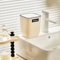 Miniatyrbilde 3 av 5: Moderne Mini Plast Søppelbøtte Med Lokk Ideell For Baderom Skrivebord Bordplate Bruk Perfekt For Sminke Svamper Bomullsrunder