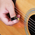 Miniatyrbild 3 av 5: 4 Stycken Tumme Finger Gitarrplektrum Celluloid Mediator Tumplektrum För Akustisk Elektrisk Gitarr Tjock