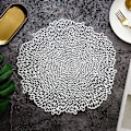 Pikkukuva 3 / 5: Blossom Floral -prässätty vinyylinen pyöreä pöytätabletti, 38 cm - Kulta ja hopea (2 kpl)