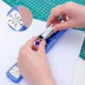 Miniatyrbilde 6 av 8: Swing Heftemaskin ABS Metall Material 50 stk Papirfester 20 Ark Kapasitet Skrivebord Heftemaskiner for Kontor Skole Blå