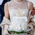 Miniatyrbillede 2 af 4: Sjov Gul Mr og Mrs Bryllupskage Topper med Metal Rhinestones