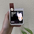 Miniatyrbilde 3 av 5: Beskyttende PU-Lærveske Kompatibel med Motorola Razr 40 Ultra - Håndstropp Inkludert Rosa