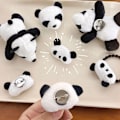 Pikkukuva 5 / 8: Sarjakuva Panda Rintaneula Pehmeä Panda Pää Kaulus Pin Korut Takkiin Puseroon Mustavalkoinen