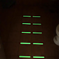Miniatyrbilde 2 av 5: 24 klistremerker for lysbryter, selvklebende fluorescerende tape, lysende tape, 2 x 38 cm.