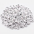 Miniatyrbillede 5 af 5: 7 mm akrylperler sorte og hvide bogstaver til smykkefremstilling håndlavede armbånd og halskæder B06533 100 stk.