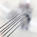 Pikkukuva 7 / 8: 100 kpl 3,2 cm ompeluneuloja Värikkäät lasipallopäiset suorat ompeluneulat ompeluprojekteihin ja DIY-koristeluun