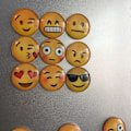 Pikkukuva 3 / 4: 14 kpl Jääkaappimagneetti Emoji Magneetti Jääkaappimagneetit Söpöt Hauskat Jääkaapin Magneettitaulun Magneetit Soveltuvat Valkotaulujen ja Muiden Pintojen Koristeluun