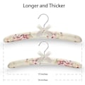 Miniatyrbilde 2 av 5: Satin Polstret Kleshenger Dame Tykk Polstret Henger$skum Stoffhenger Nonconvex Fancy Henger$rustfritt Stål Krok Bryllupshenger Hjem Stoff Flo