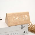 Miniatyrbild 2 av 5: Triangulär väckarklocka i trä kreativ ljudkontroll LED temperatur och luftfuktighet digital elektronisk klocka i trä vitt trä vitt ljus Rått trä