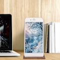 Miniatyrbilde 8 av 8: Dobbeltsidig valnøtt skrivebordsstativ for nettbrett og mobiltelefon (nøttebrun)