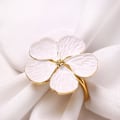 Miniatyrbillede 1 af 5: Blomsterformede Servietringe i Guld - Sæt af 6, Elegant Bordpynt til Hoteller, Restauranter, Barer