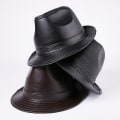 Miniatyrbillede 4 af 4: Trilby hat i sort syntetisk læder til mænd