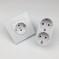 Miniatyrbilde 3 av 4: Adapter 2 stikkontakter Hunn Front