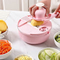 Pikkukuva 3 / 5: Vaaleanpunainen monitoiminen vihannesleikkuri korilla Cuisine Veggie