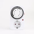 Miniatyrbilde 2 av 4: Innendørs Timer - 24-timers Programmerbar, 1 Uttak, Daglig På/Av-Syklus, 30-minutters Intervall, Ideell for Lamper